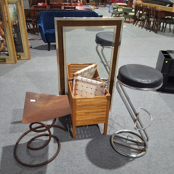 Lot 252 - ASSORTMENT OF FURNITURE