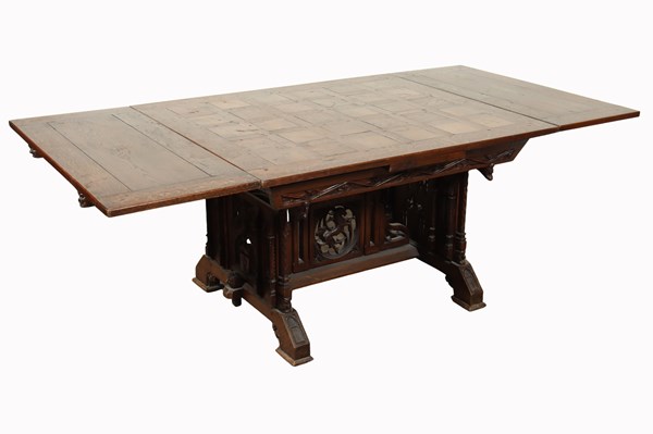 Lot 61 - EXTENSION DINING TABLE