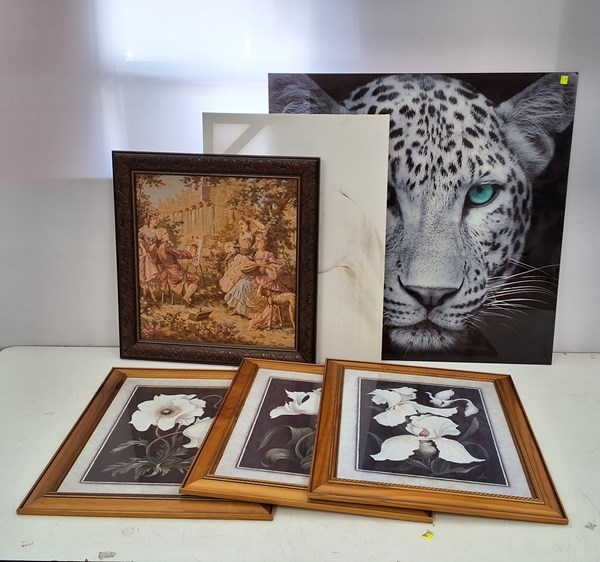 Lot 1342 - WALL DECOR