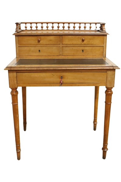 Lot 200 - LADY'S WRITING TABLE