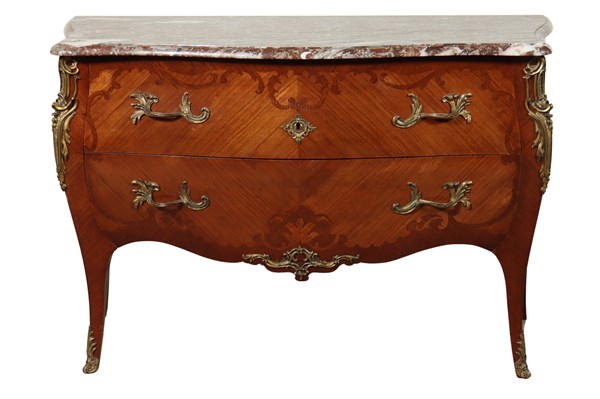 Lot 57 - BOMBE COMMODE