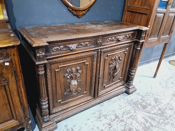 Lot 67 - SIDEBOARD