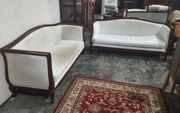 Lot 150 - SETTEES