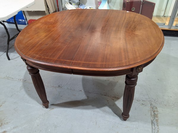 Lot 121 - MAHOGANY DINING TABLE