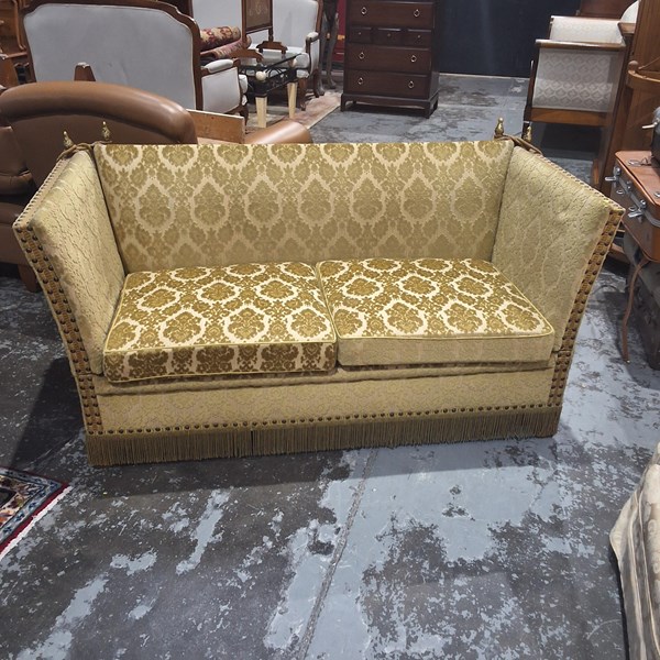 Lot 121 - SOFA