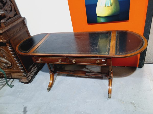 Lot 234 - DESK