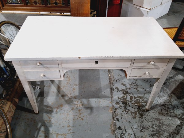 Lot 200 - DESK