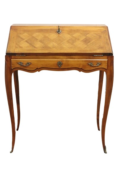 Lot 230 - PETITE DESK