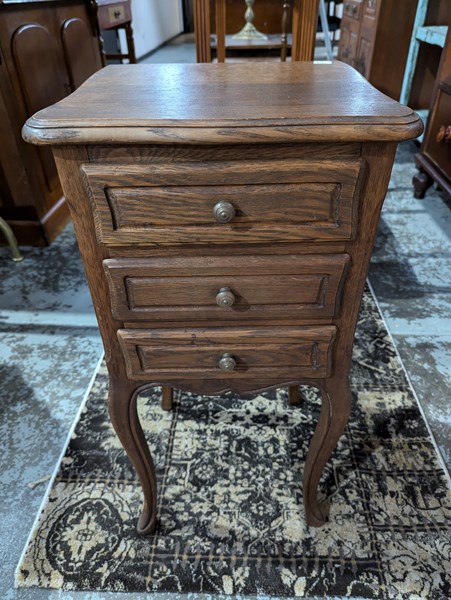 Lot 13 - BEDSIDE CABINET