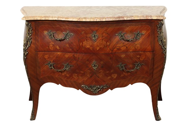 Lot 102 - BOMBE COMMODE