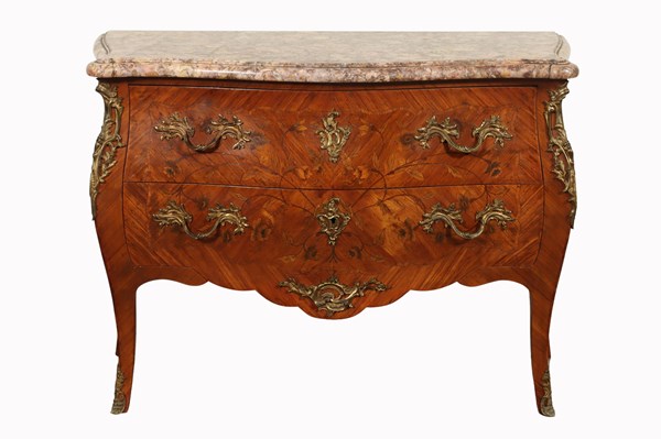 Lot 98 - BOMBE COMMODE