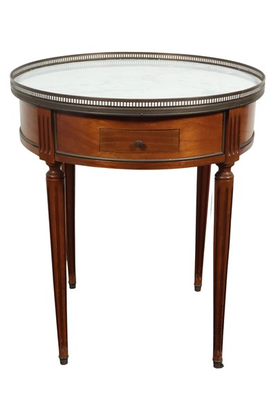 Lot 207 - LANDLORD'S TABLE