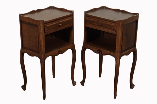 Lot 28 - PAIR OF OAK BEDSIDE TABLES