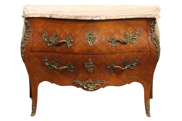 Lot 240 - BOMBE COMMODE