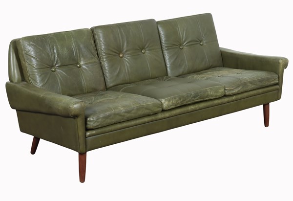 Lot 39 - LEATHER LOUNGE