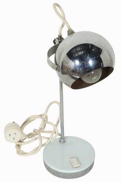 Lot 110 - EYEBALL DESK LAMP