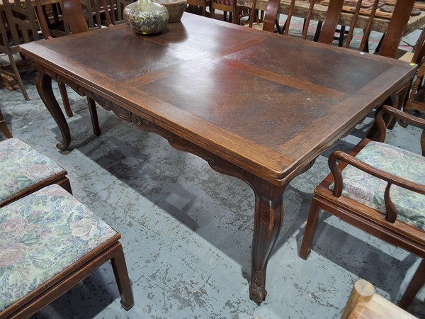 Lot 40 - DINING TABLE