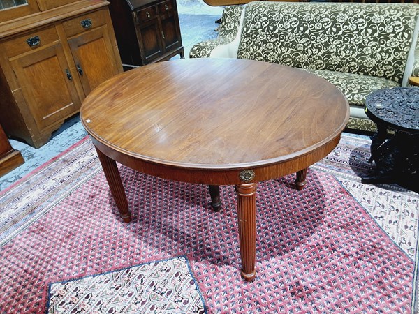 Lot 14 - DINING TABLE