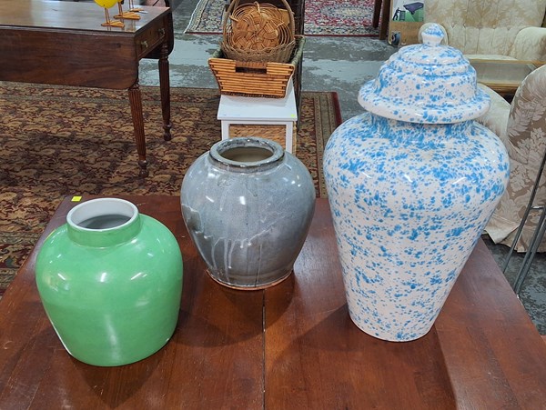 Lot 120 - VASES