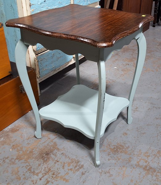 Lot 132 - LAMP TABLE