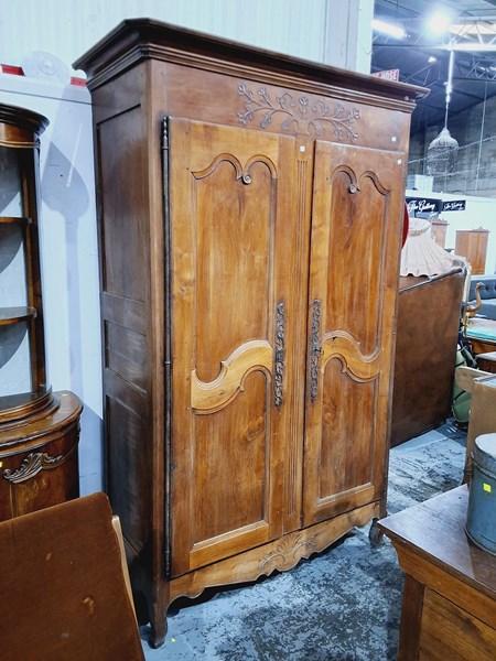 Lot 118 - WARDROBE