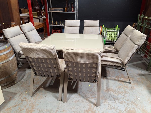 Lot 220 - OUTDOOR SETTING