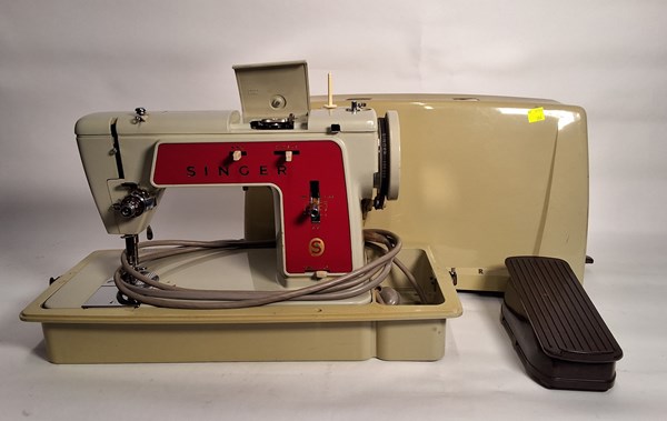 Lot 1288 - SEWING MACHINE