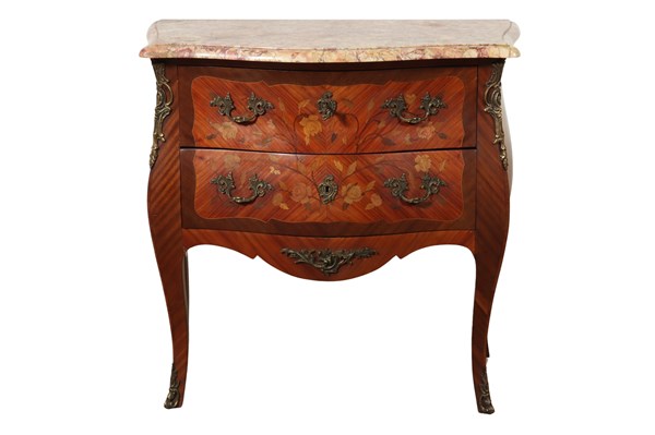 Lot 119 - BOMBE COMMODE