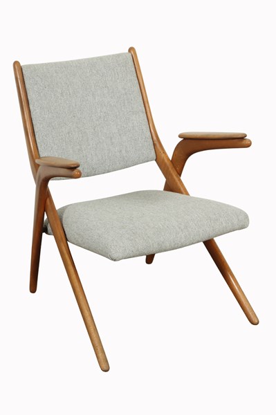 Lot 1 - MODERN SCISSOR LOUNGE CHAIR