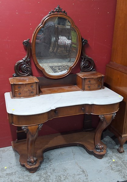 Lot 231 - VICTORIAN DRESSER