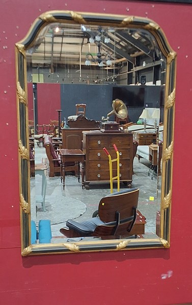 Lot 71 - WALL MIRROR