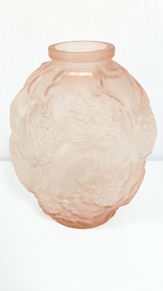 Lot 1165 - GLASS VASE