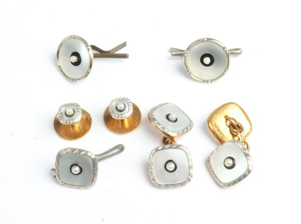 Lot 1030 - GOLD STUDS