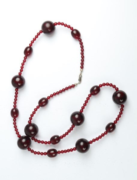 Lot 1035 - BEAD NECKLACE