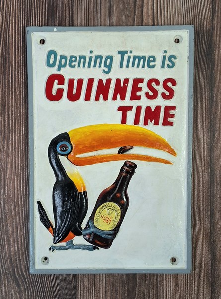 Lot 1198 - GUINNESS PLAQUE