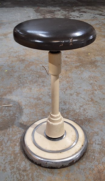 Lot 35 - OPERATING STOOL