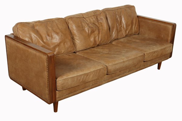 Lot 54 - NADIA LEATHER LOUNGE