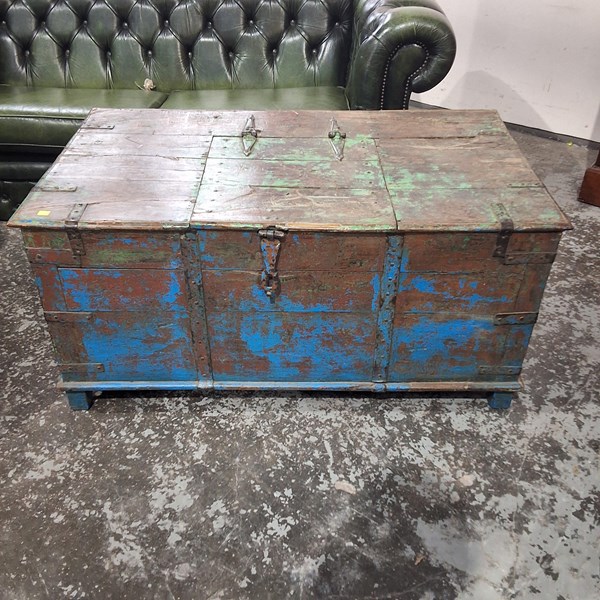 Lot 7 - STORAGE TRUNK