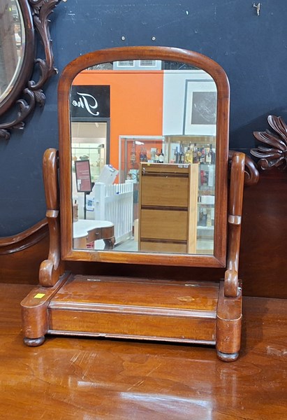 Lot 159 - DRESSING MIRROR