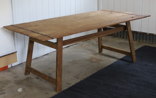 Lot 49 - DINING TABLE