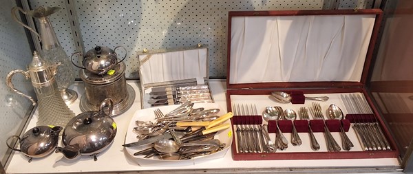 Lot 1313 - ASSORTED TABLEWARE