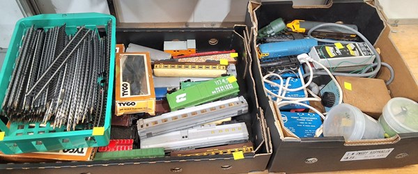 Lot 1384 - MODEL TRAINS