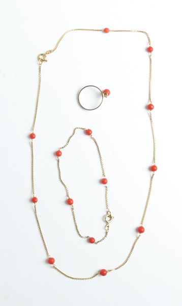 Lot 1010 - JEWELLERY SUITE