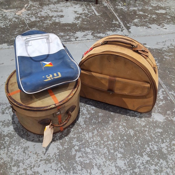Lot 298 - LUGGAGE