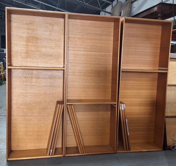 Lot 79 - BOOKSHELVES