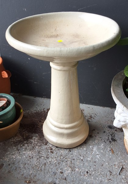 Lot 272 - BIRDBATH