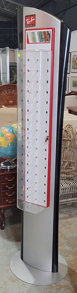 Lot 225 - DISPLAY CASE