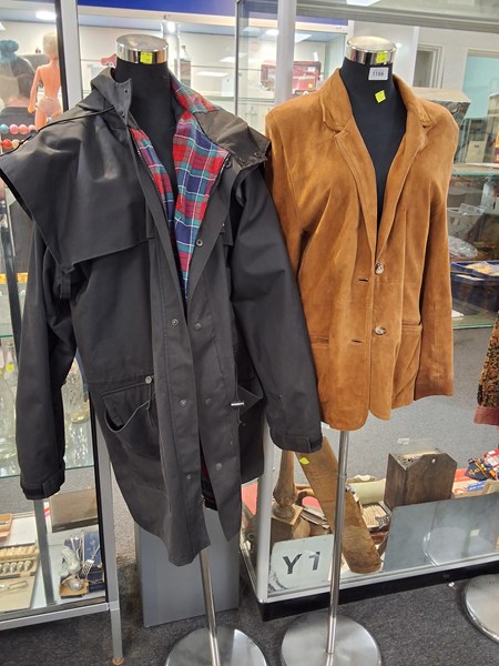 Lot 1166 - JACKETS