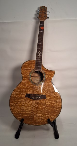 Lot 1153 - IBANEZ GUITAR