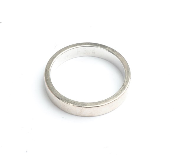 Lot 1018 - GOLD RING